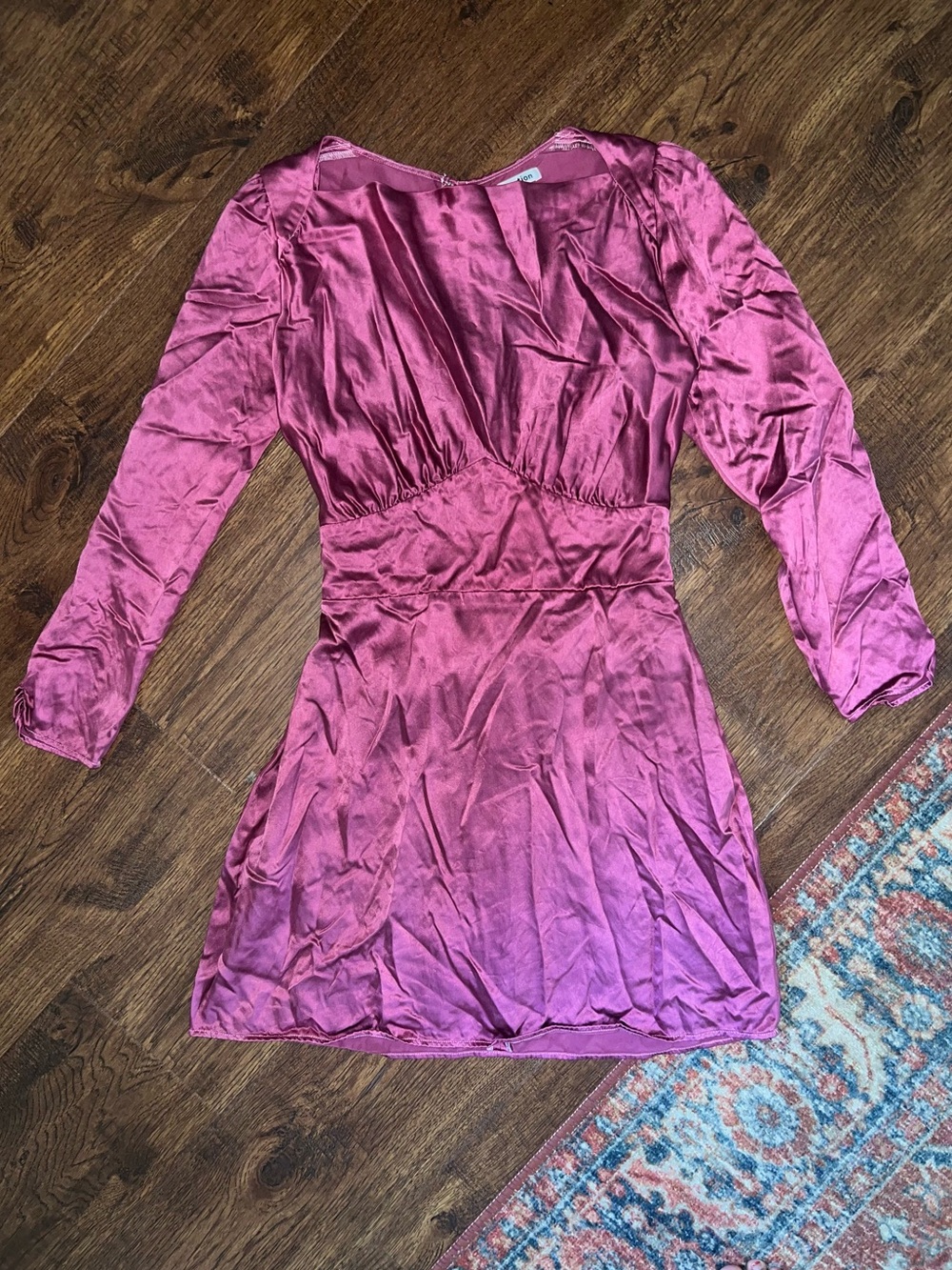 REFORMATION 100% silk long sleeve dress in magenta✨